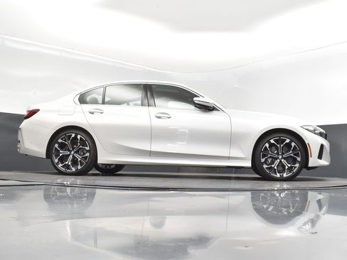 Certified 2025 BMW 330i Sedan w/ Premium Package image 43