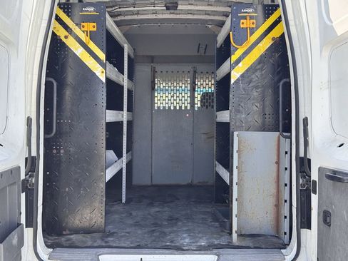 Used 2020 Nissan NV 2500 SV image 27
