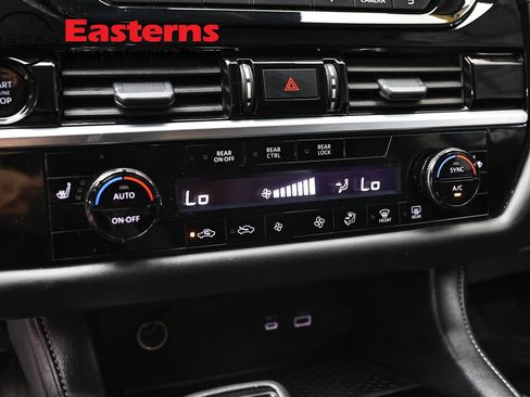 Used 2025 Nissan Pathfinder SV FWD image 19