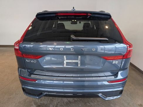 Used 2025 Volvo XC60 B5 Core w/ Protection Package Premier image 4
