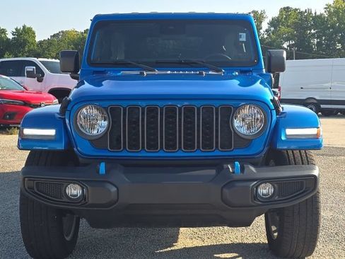 Used 2024 Jeep Wrangler Unlimited w/ Convenience Group AWD/4WD image 8