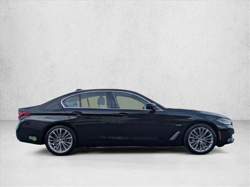 Certified 2023 BMW 530e w/ Convenience Package image 4