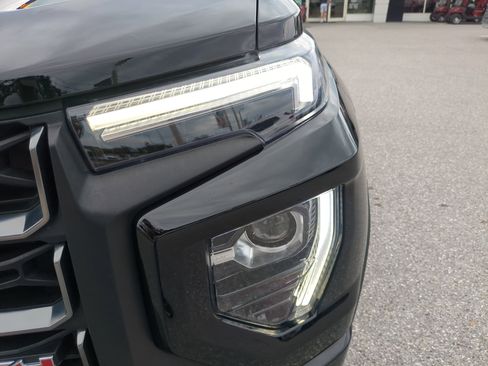 Used 2023 GMC Canyon AT4 w/ AT4 Premium Package image 9