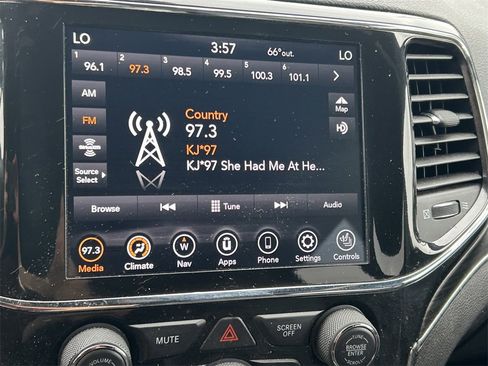 Used 2021 Jeep Grand Cherokee Limited w/ Luxury Group II image 33