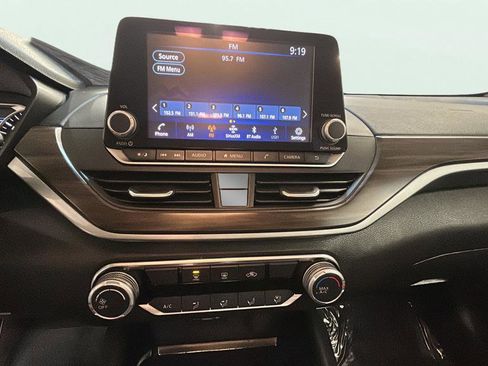 Used 2024 Nissan Altima 2.5 SV image 19