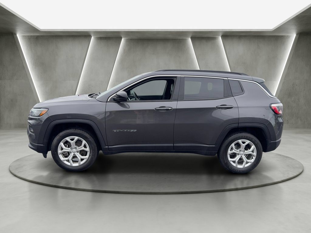 Used 2024 Jeep Compass Latitude AWD/4WD image 4