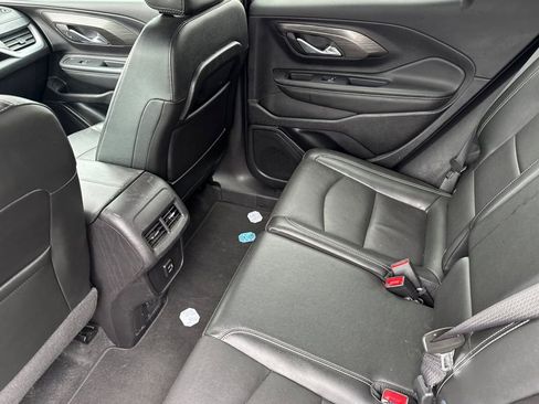 Used 2024 GMC Terrain SLT image 12