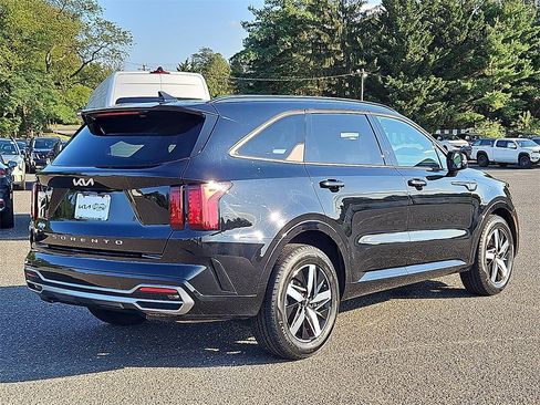 Certified 2022 Kia Sorento S w/ Panoramic Sunroof Package image 7