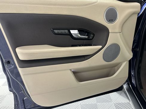 Used 2019 Land Rover Range Rover Evoque SE AWD/4WD image 29