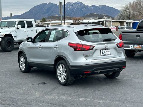 Used 2017 Nissan Rogue Sport SV w/ SV Premium Package image 7