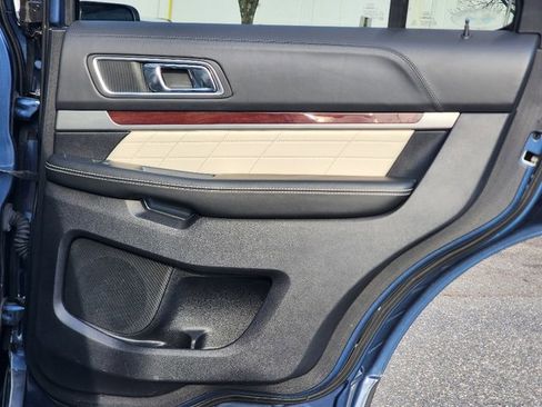 Used 2019 Ford Explorer Platinum image 16