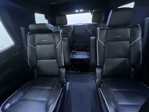 Used 2023 Cadillac Escalade Premium Luxury image 36