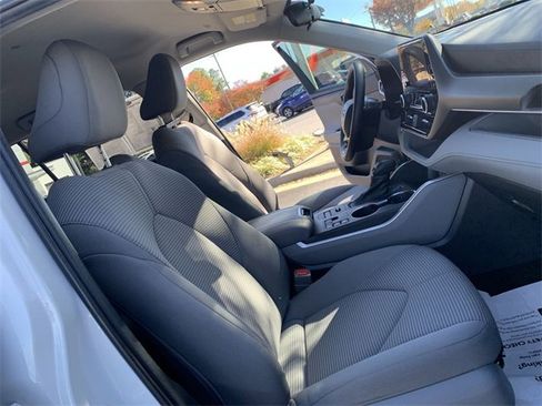 Certified 2023 Toyota Highlander L image 14