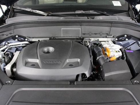 New 2026 Volvo XC90 T8 Plus w/ Protection Package Premier image 12