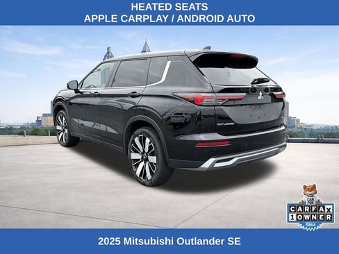Used 2025 Mitsubishi Outlander SE AWD/4WD image 3