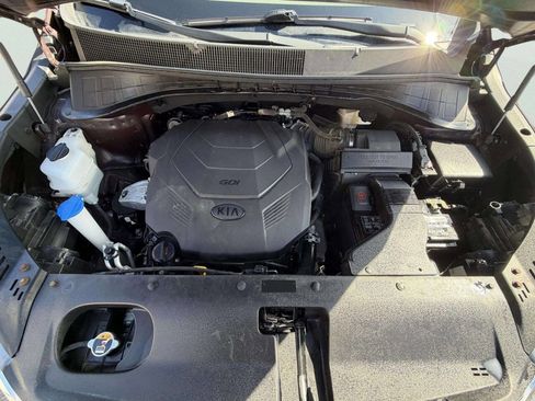 Used 2019 Kia Sorento SX image 32