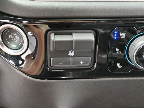 Used 2025 Chevrolet Silverado 2500 LTZ w/ LTZ Convenience Package AWD/4WD image 24