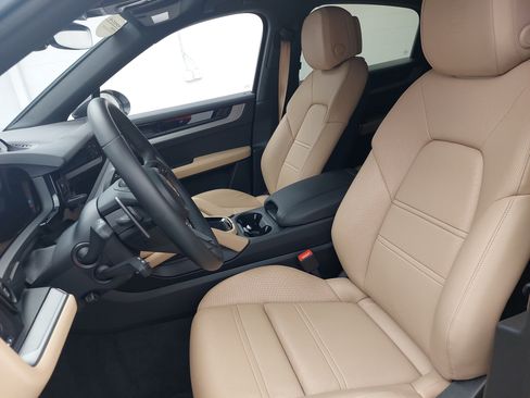 Certified 2026 Porsche Cayenne E-Hybrid Coupe AWD/4WD image 17