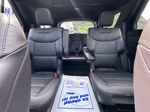 Used 2025 Ford Explorer Platinum w/ Ultimate Package AWD/4WD image 19