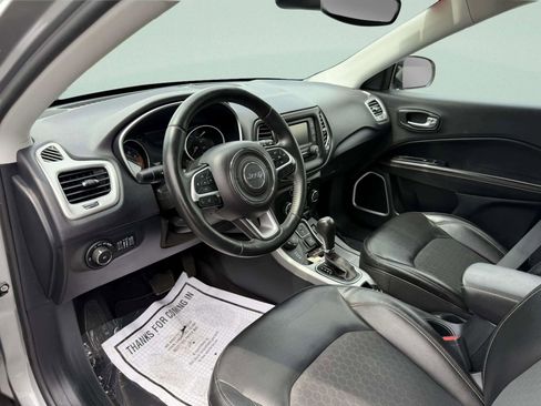 Used 2018 Jeep Compass Latitude AWD/4WD image 12
