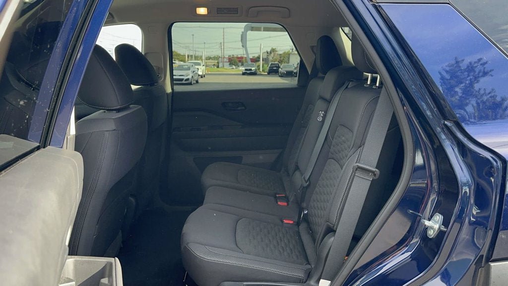 Certified 2025 Nissan Pathfinder SV AWD/4WD image 13