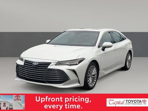 Used 2022 Toyota Avalon Limited w/ Advanced Safety Package FWD image 4