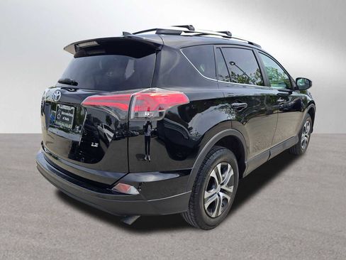 Used 2016 Toyota RAV4 LE FWD image 3