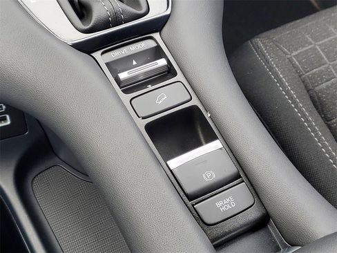 Certified 2023 Honda HR-V LX image 25