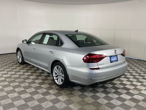 Used 2018 Volkswagen Passat 2.0T SE FWD image 14