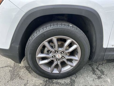 Used 2023 GMC Terrain SLT image 9