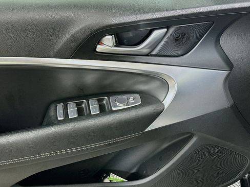 Used 2025 Genesis G70 2.5T RWD image 15
