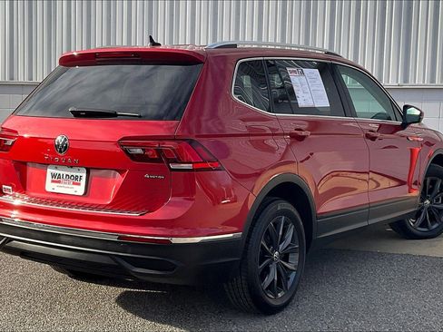 Used 2022 Volkswagen Tiguan SE w/ Panoramic Sunroof Package image 17