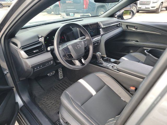 Used 2025 Toyota Camry SE FWD image 9