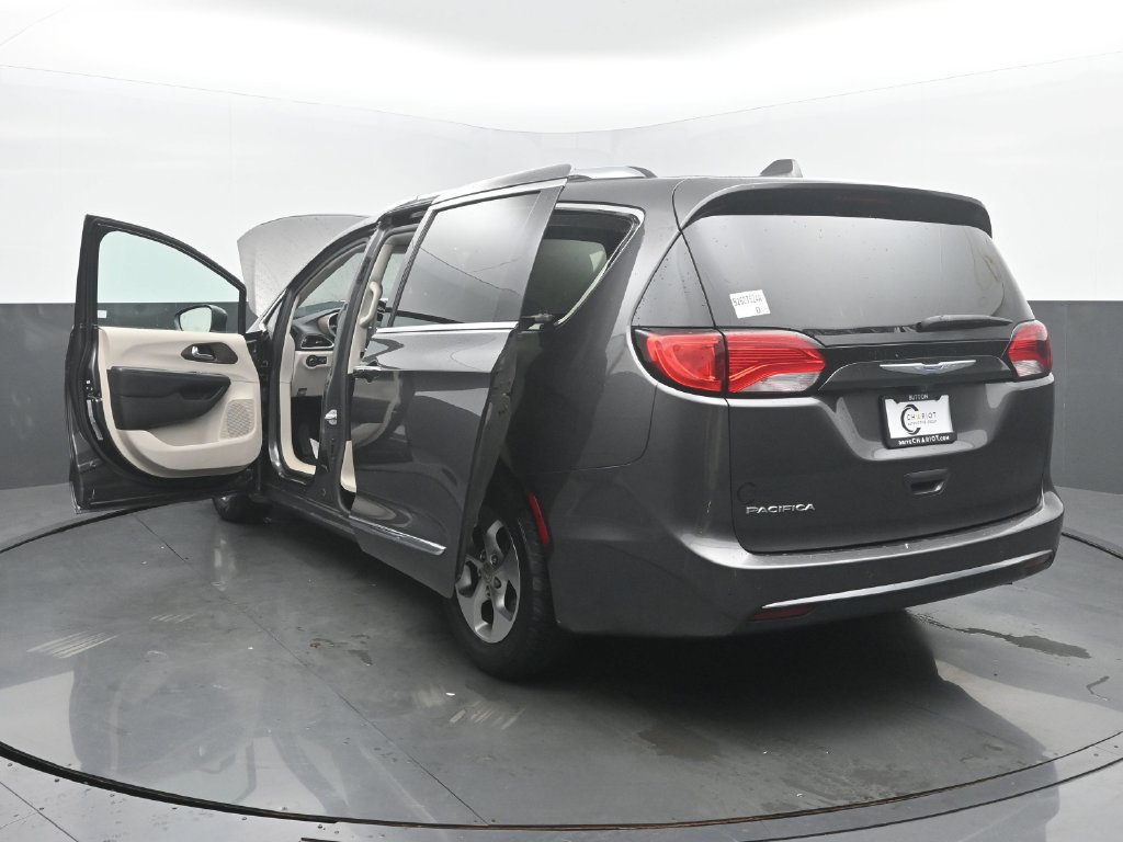Used 2017 Chrysler Pacifica Touring-L Plus FWD image 59