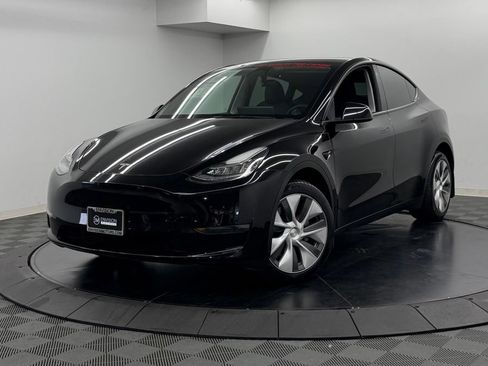 Used 2022 Tesla Model Y Long Range AWD/4WD image 3