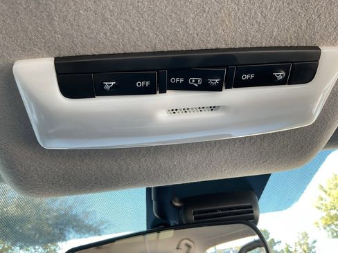 Used 2025 Nissan Versa SV image 27