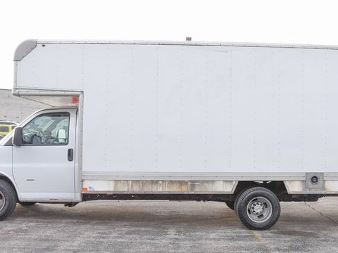 Used 2019 Chevrolet Express 3500 Extended w/ Driver Convenience Package image 4