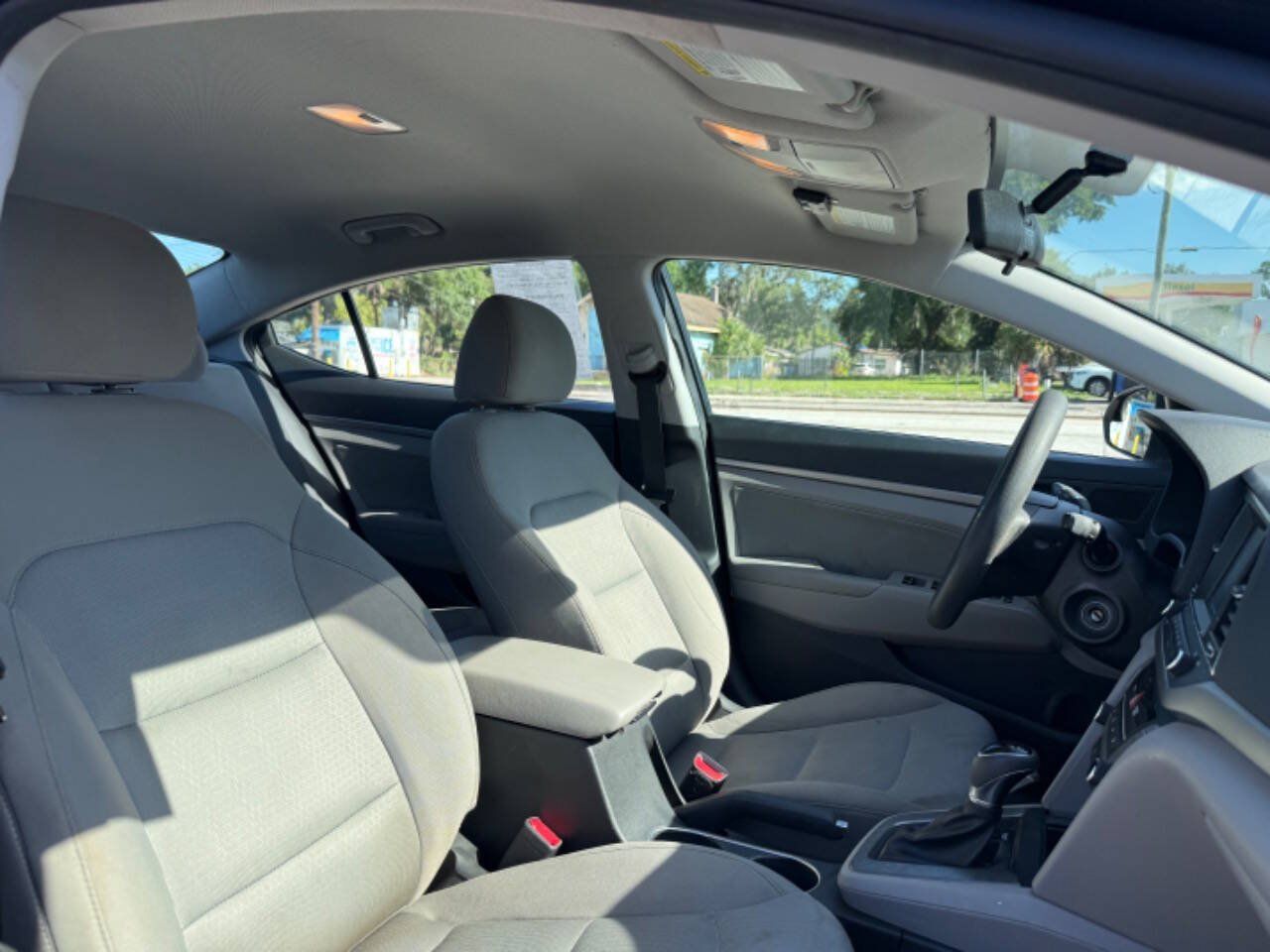Used 2017 Hyundai Elantra SE FWD image 14
