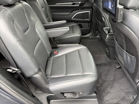 Used 2022 Kia Telluride S FWD image 13