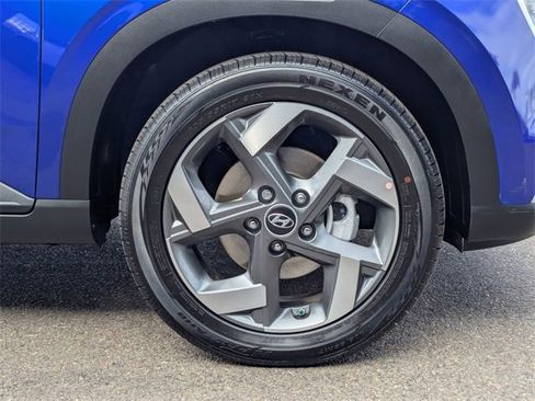 Used 2025 Hyundai Venue Limited image 7