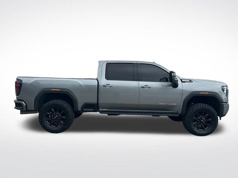 Used 2025 GMC Sierra 2500 AT4 w/ AT4 Premium Plus Package AWD/4WD image 8