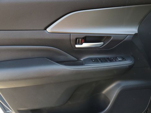 Used 2025 Toyota Grand Highlander LE image 19