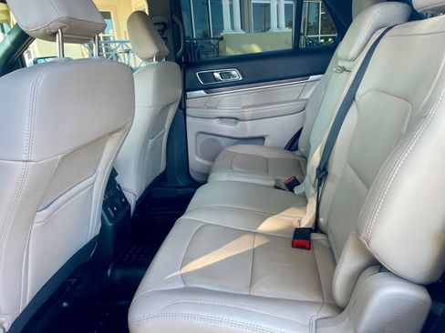 Used 2019 Ford Explorer Limited w/ Class III Trailer Tow Package image 12