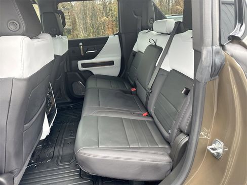 Used 2024 GMC Hummer EV 3X image 29