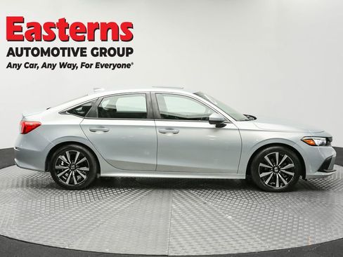 Used 2023 Honda Civic EX image 3