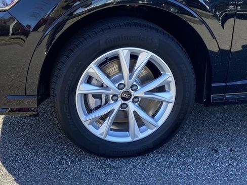 Certified 2025 Audi Q3 2.0T Premium w/ Convenience Package image 9