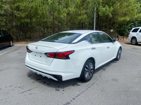 Certified 2025 Nissan Altima 2.5 SV FWD image 3