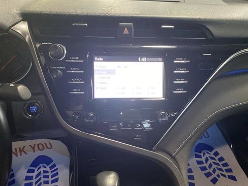 Used 2018 Toyota Camry XSE image 9