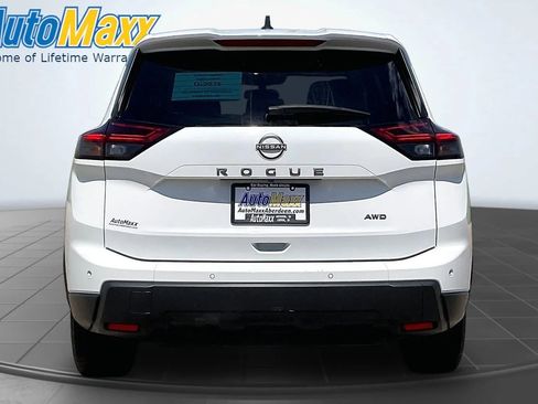 Used 2024 Nissan Rogue S AWD/4WD image 7