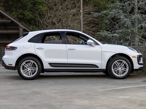Certified 2025 Porsche Macan image 12